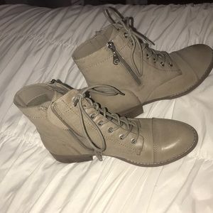 Guess boots